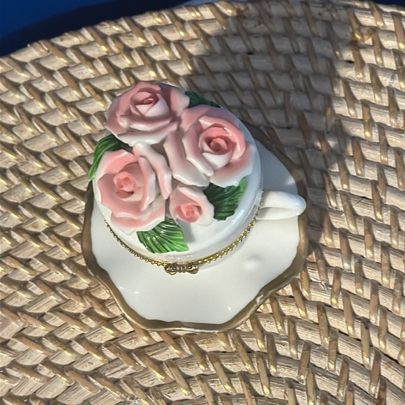 Vintage Tea Cup & Saucer Trinket Box w/ Pink Roses Butterfly & Rabbit on Inside - Picture 4 of 6